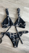 Load image into Gallery viewer, Black leopard knot