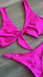 Hot pink lazo
