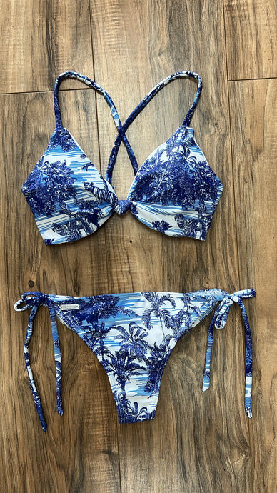 Blue jungle knot